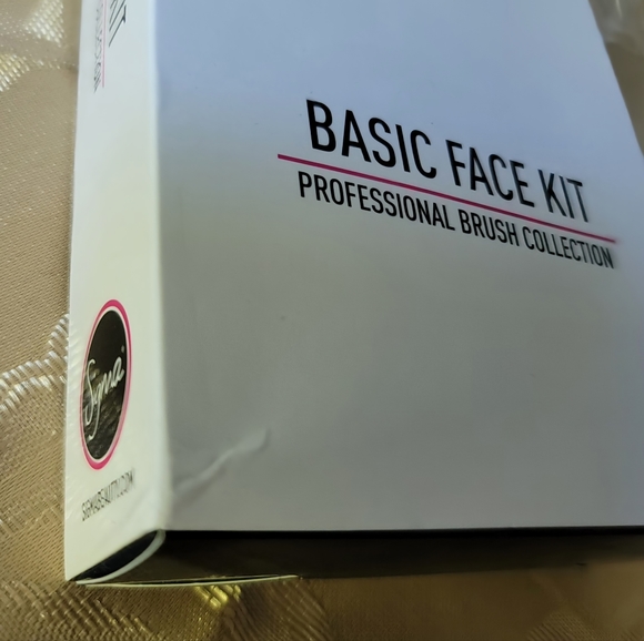 BRAND NEW! Sigma Basic Face Kit - Picture 5 of 6